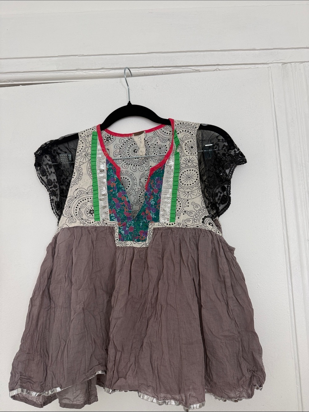 FREE PEOPLE VintageGirls' Lace Sleeve Embroidered Peasant Top in Taupe and Black